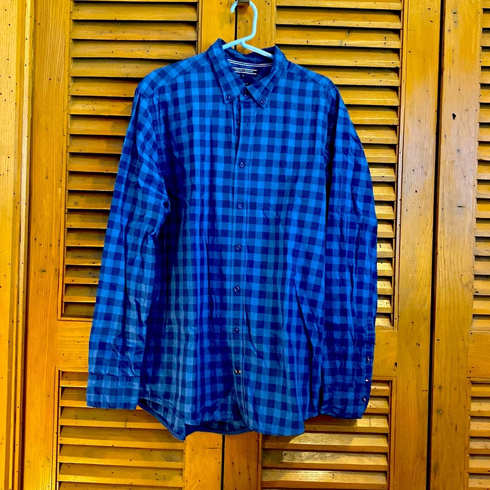 Men’s Tommy Hilfiger Checkered Long Sleeve Shirt- New York Fit Gently Worn